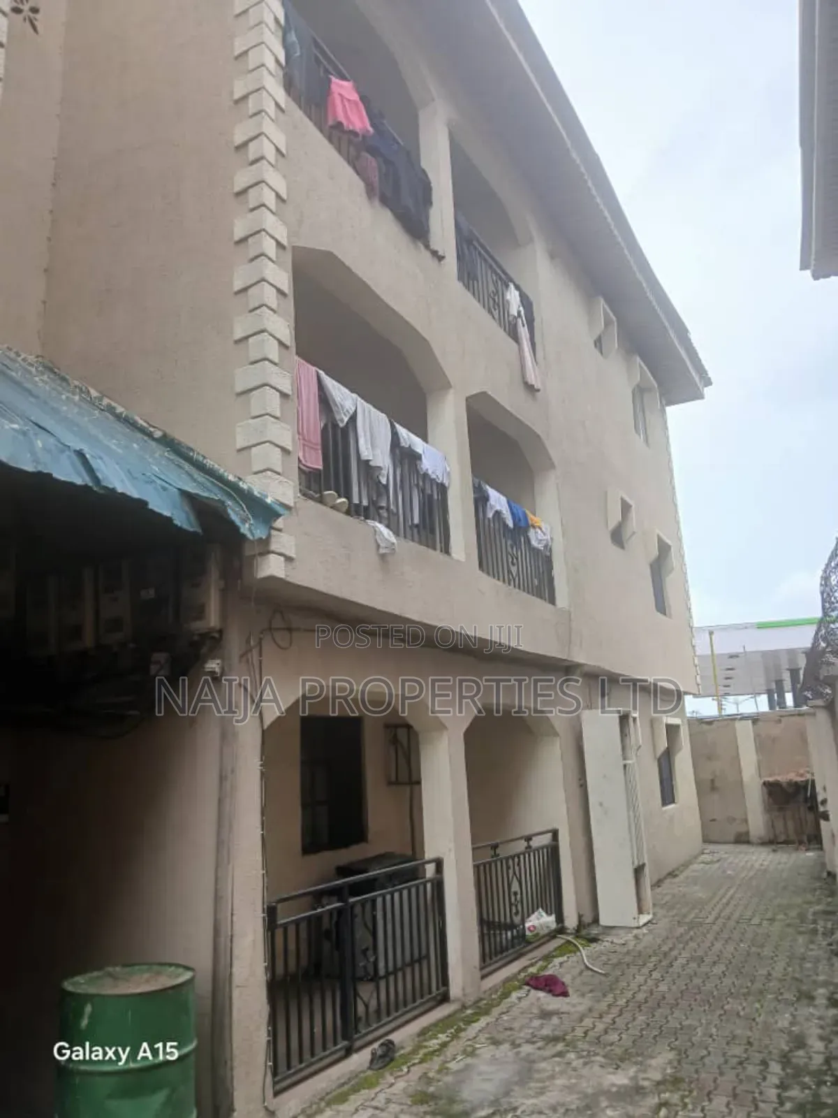 3bdrm Block of Flats in Majek, Sangotedo for sale in Sangotedo