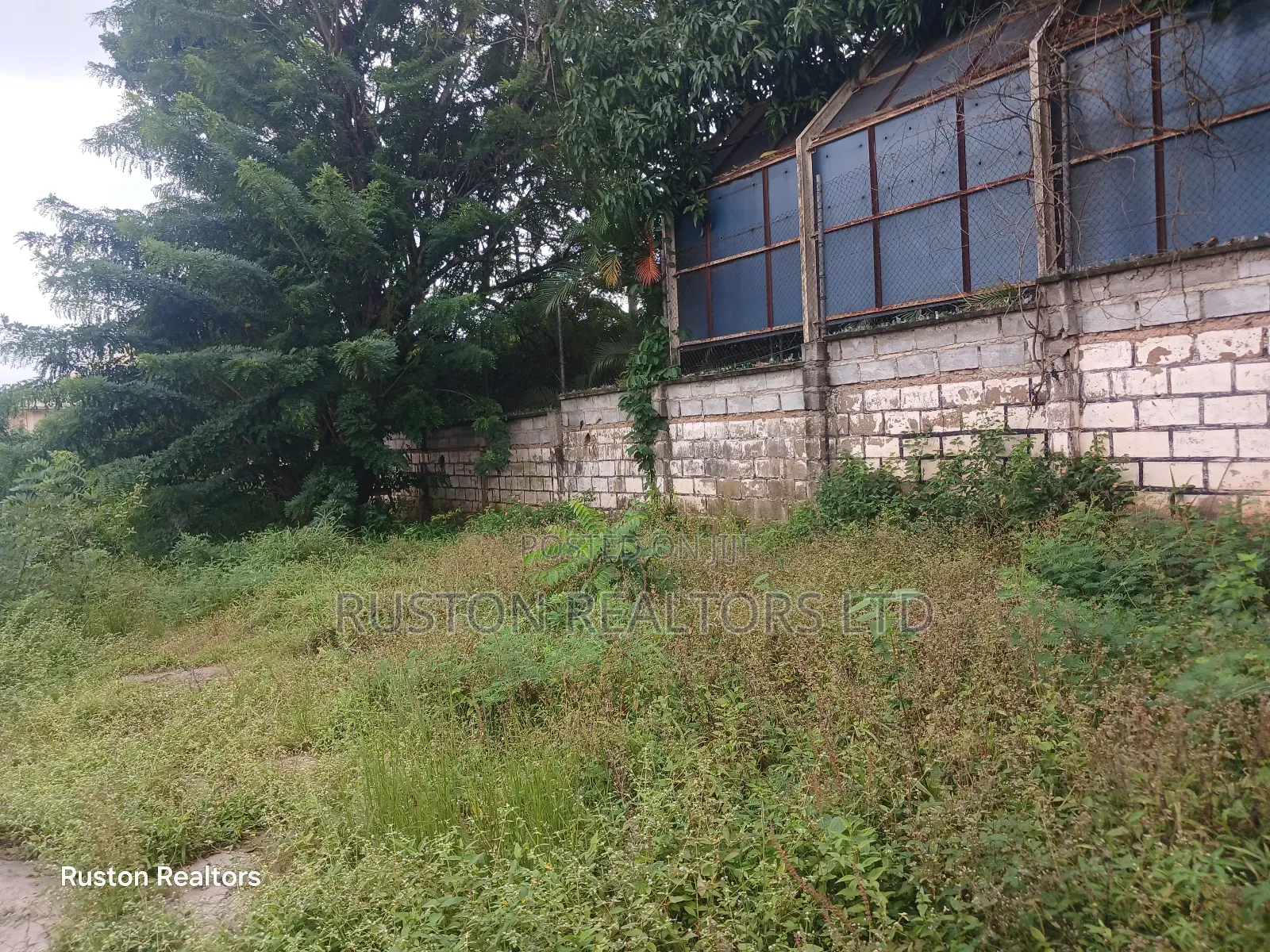 Land Measuring About 2400sm in Ibadan