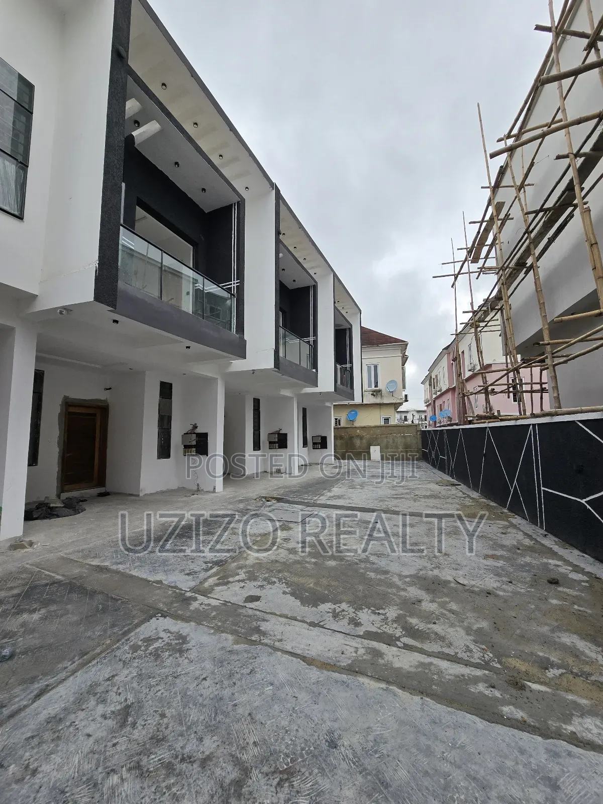 Furnished 4bdrm Townhouse/Terrace in Chevron for Sale in Chevron