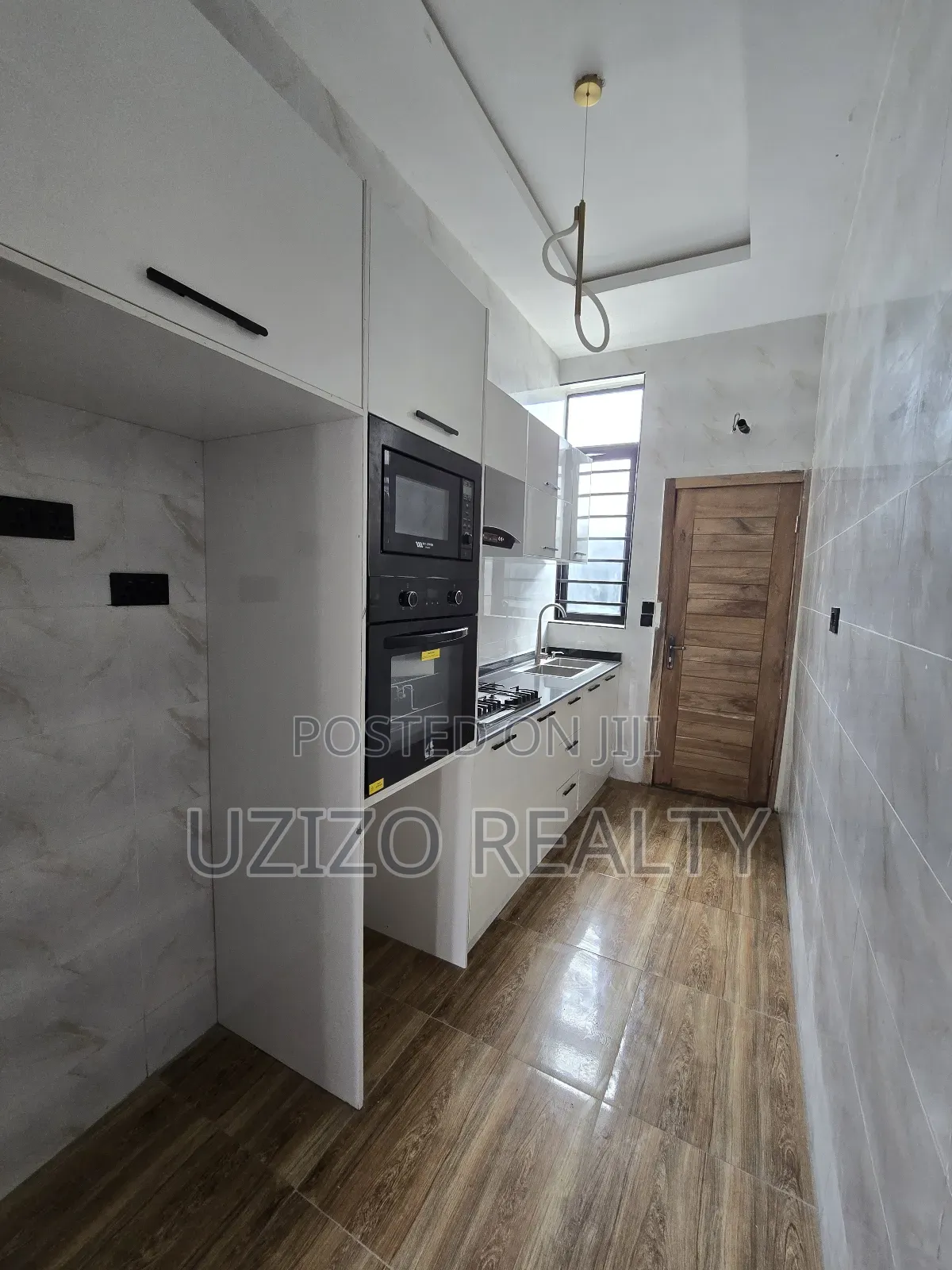 Furnished 4bdrm Townhouse/Terrace in Chevron for Sale in Chevron