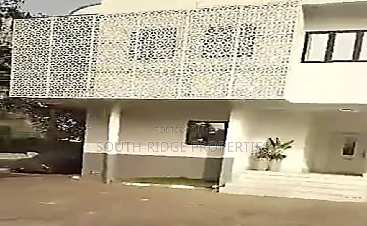 18bdrm Mansion in Asokoro for sale in Asokoro