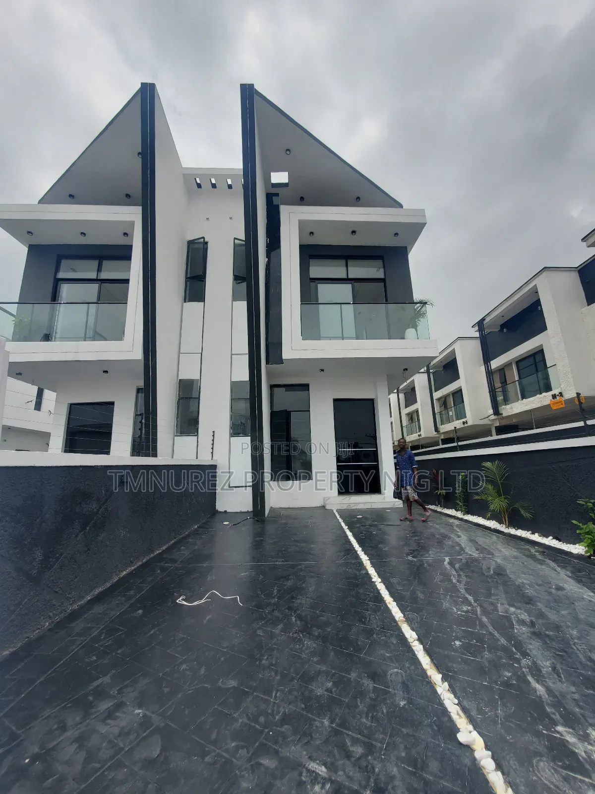 4bdrm Duplex in Ikota Estate for sale in Ikota