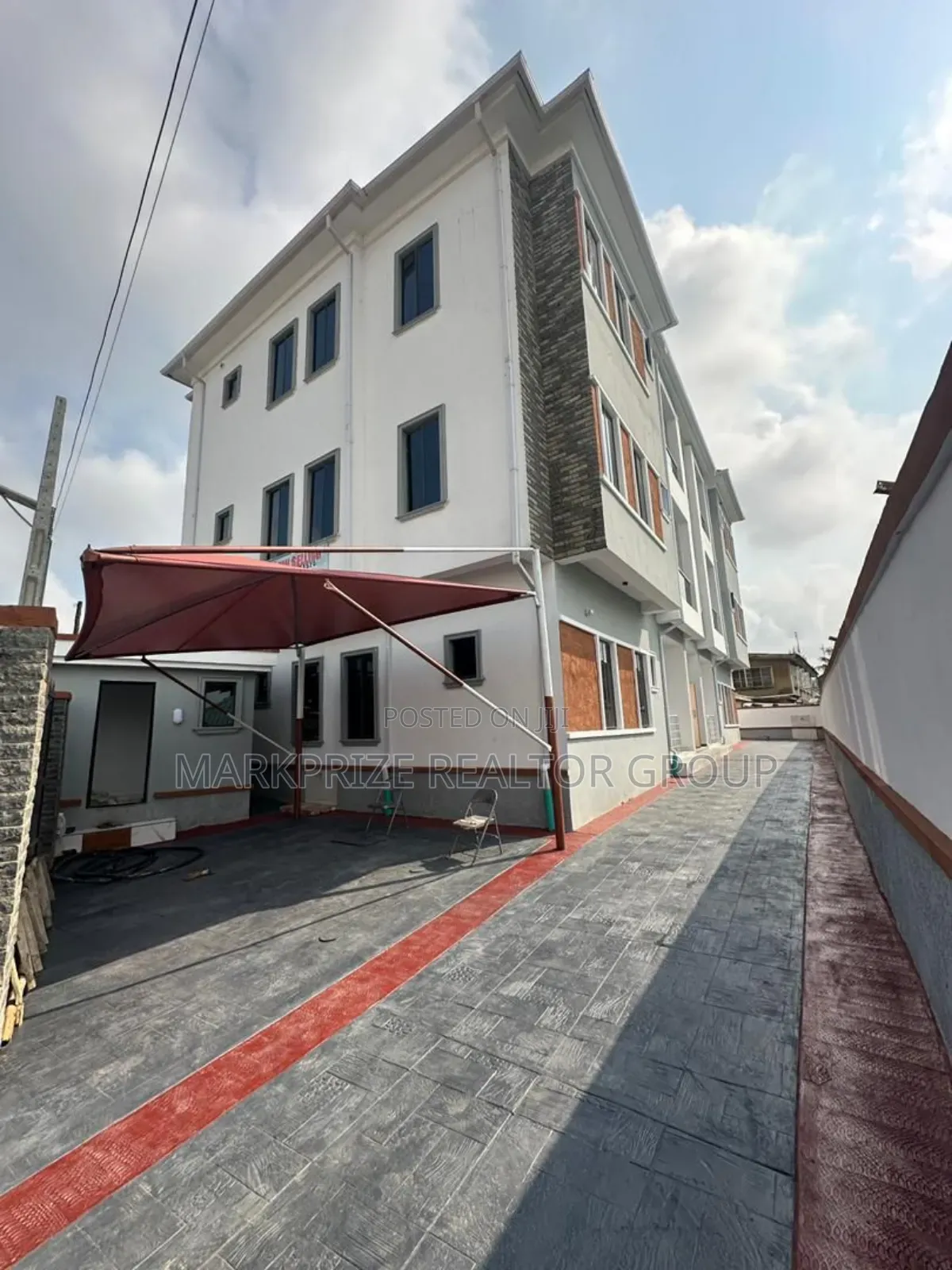 3bdrm Apartment In Surulere Lagos For Sale in Surulere