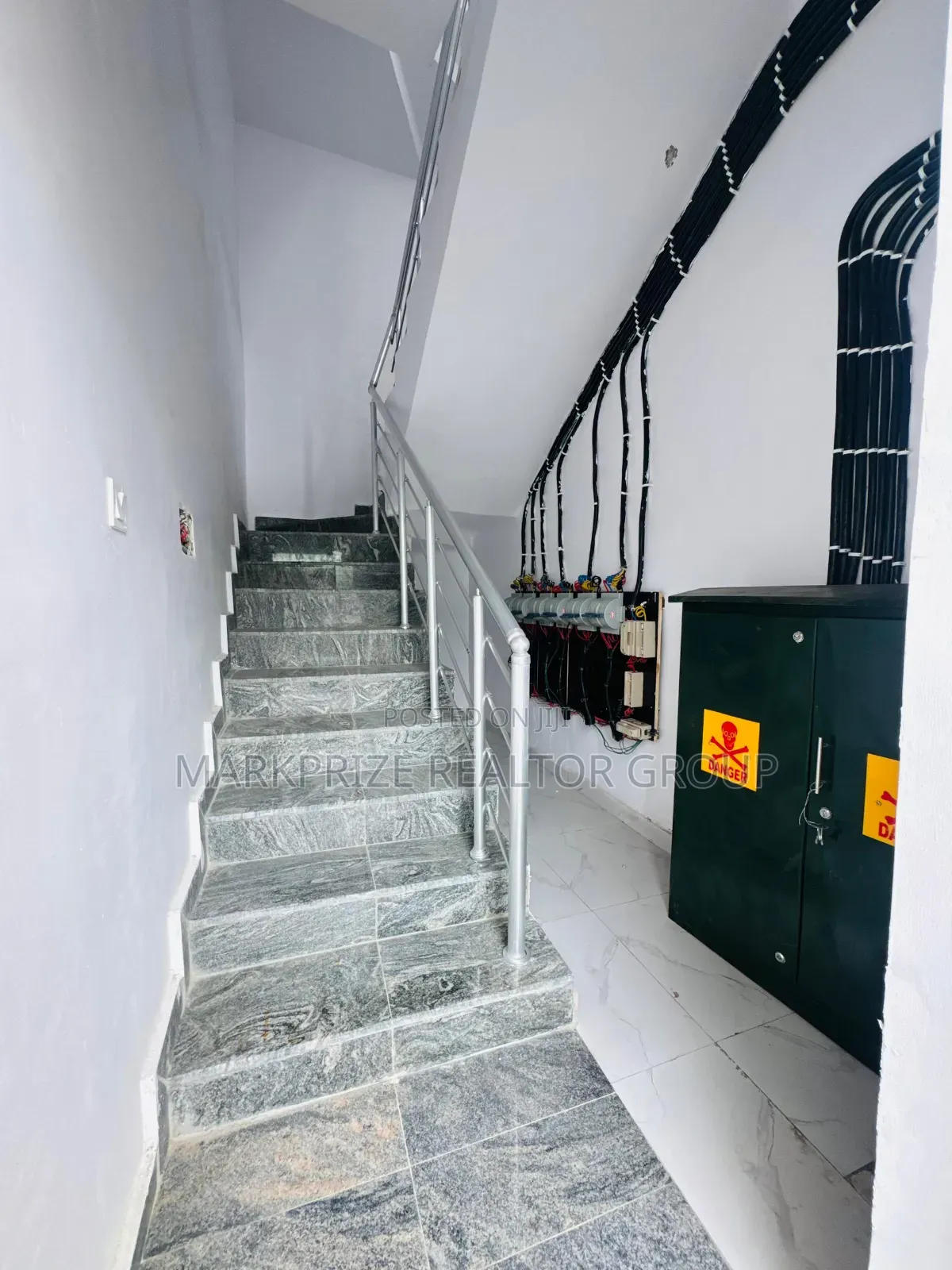 3bdrm Apartment In Surulere Lagos For Sale in Surulere
