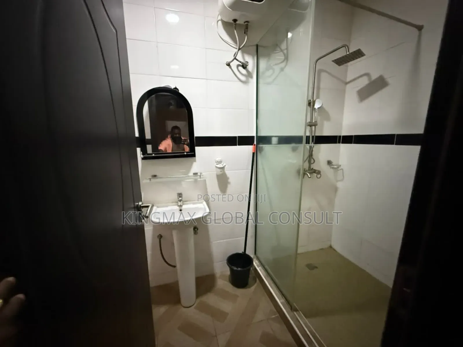 For Sale : Three (3) Floor Office Complex, Lettable Space in Wuye