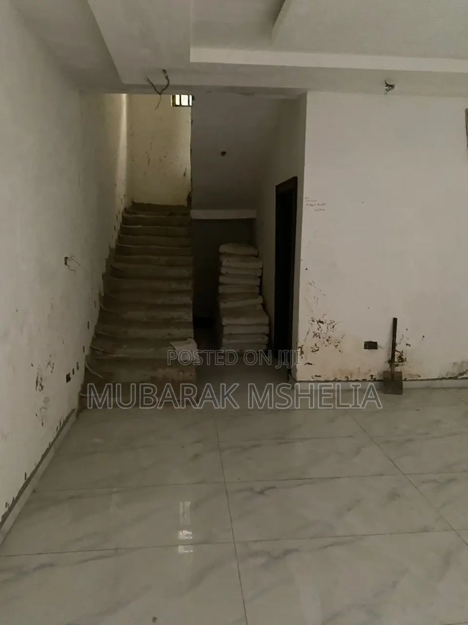 5bdrm Duplex in Idu Industrial for sale in Idu Industrial