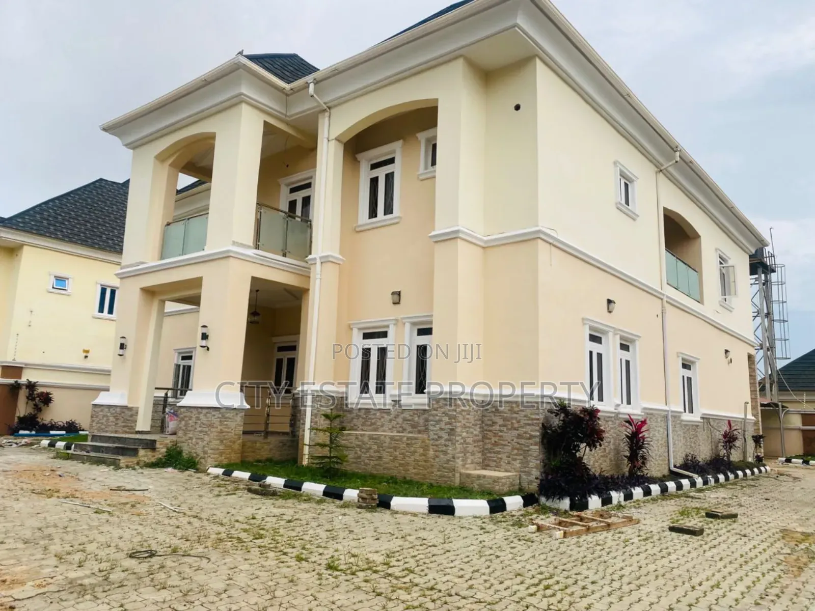 5bdrm Duplex in Efab Metropolis, Karsana for sale in Karsana