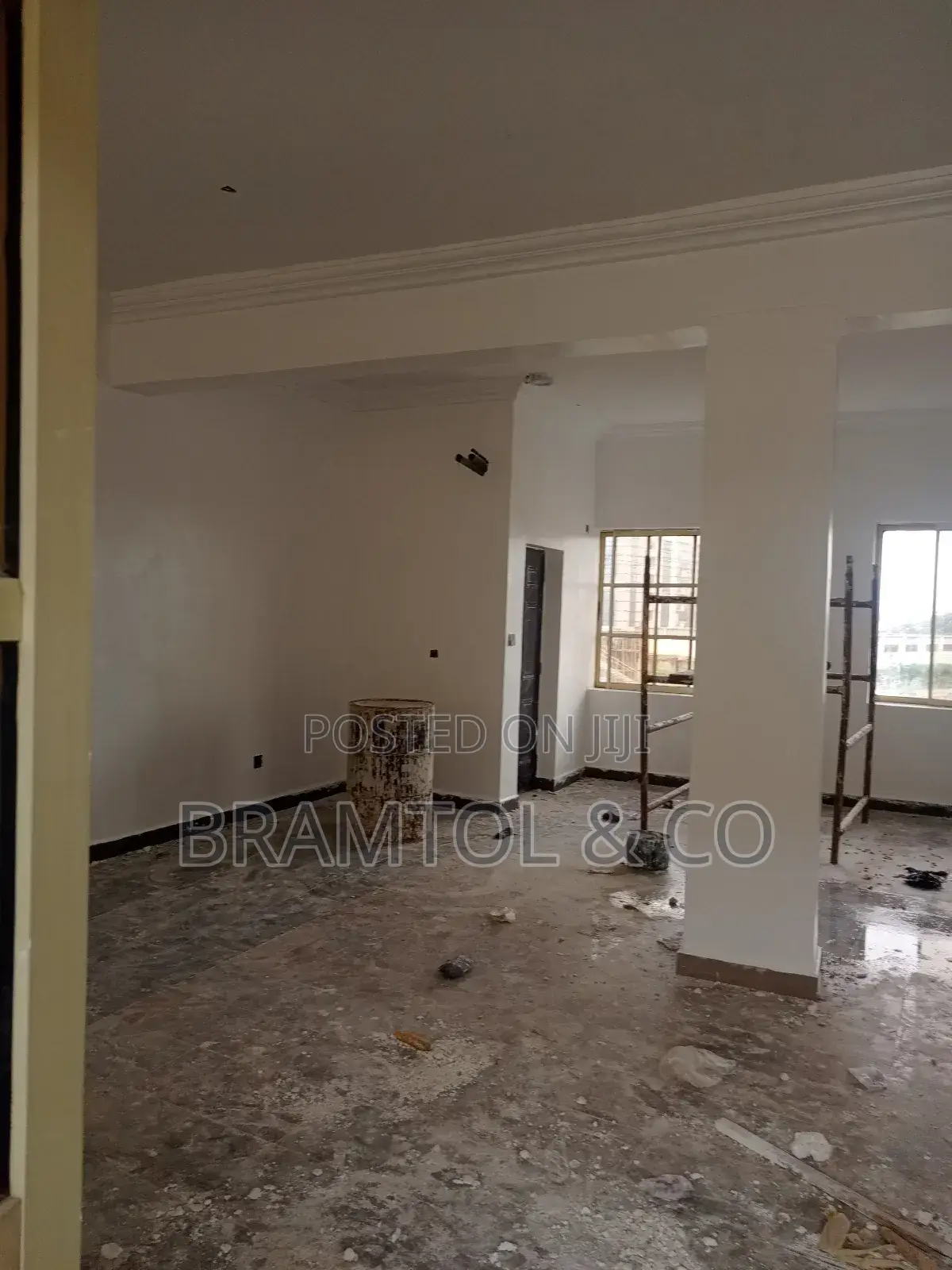 36sqm Office/Shop in a Serviced Plaza in Jabi in Dawaki