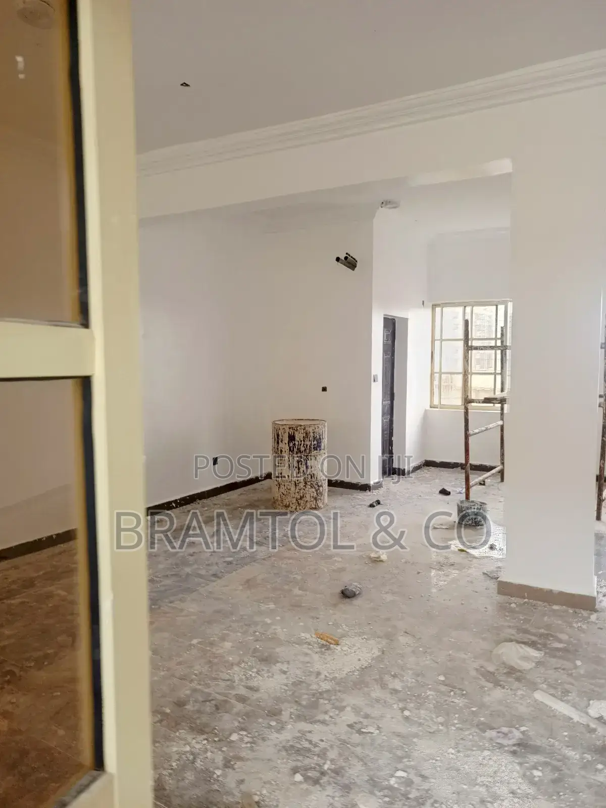 36sqm Office/Shop in a Serviced Plaza in Jabi in Dawaki