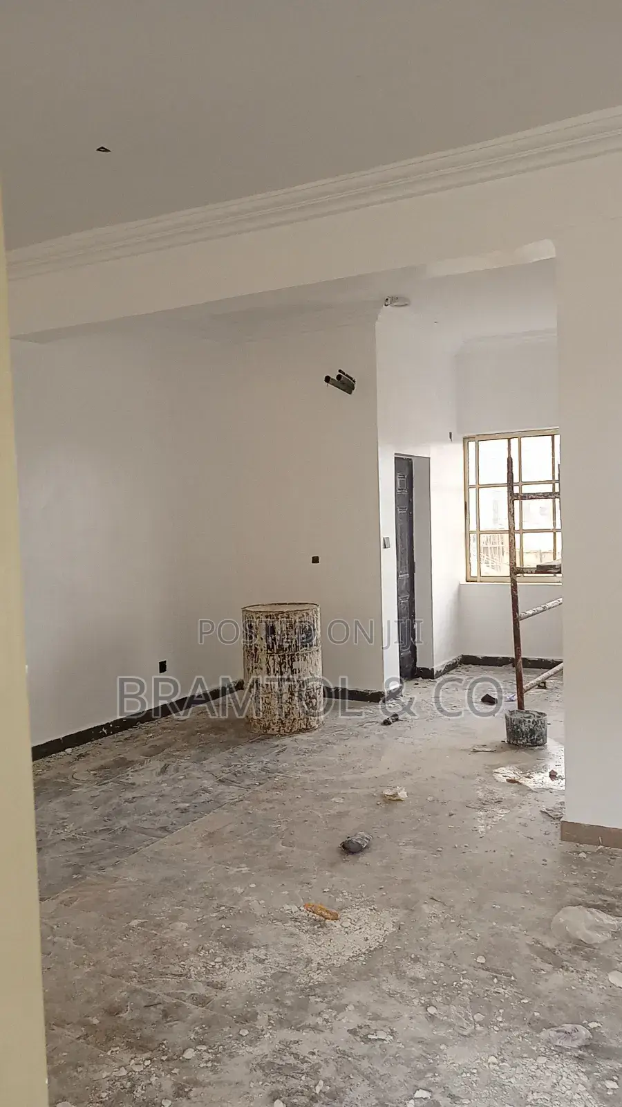36sqm Office/Shop in a Serviced Plaza in Jabi in Dawaki
