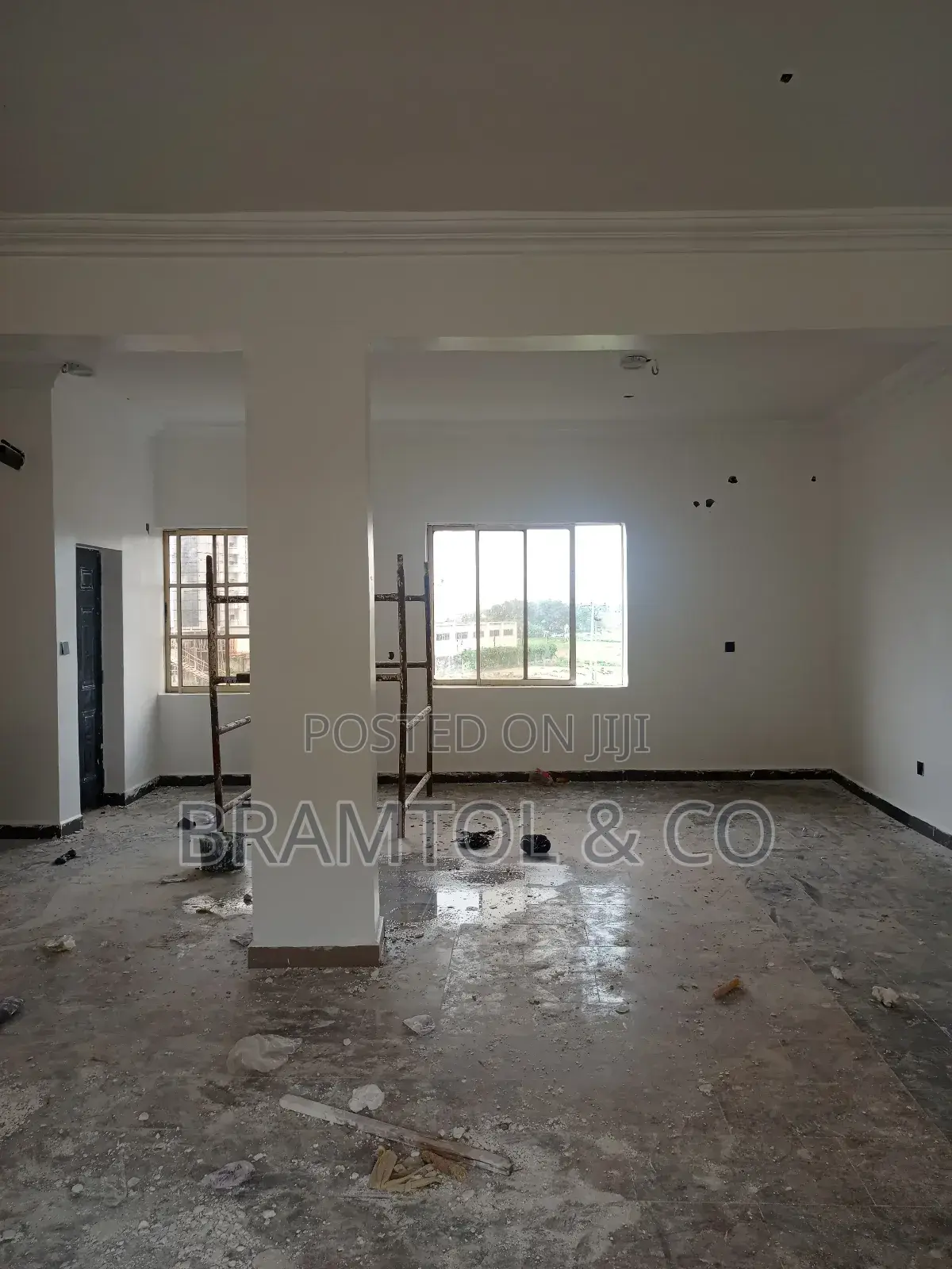 36sqm Office/Shop in a Serviced Plaza in Jabi in Dawaki
