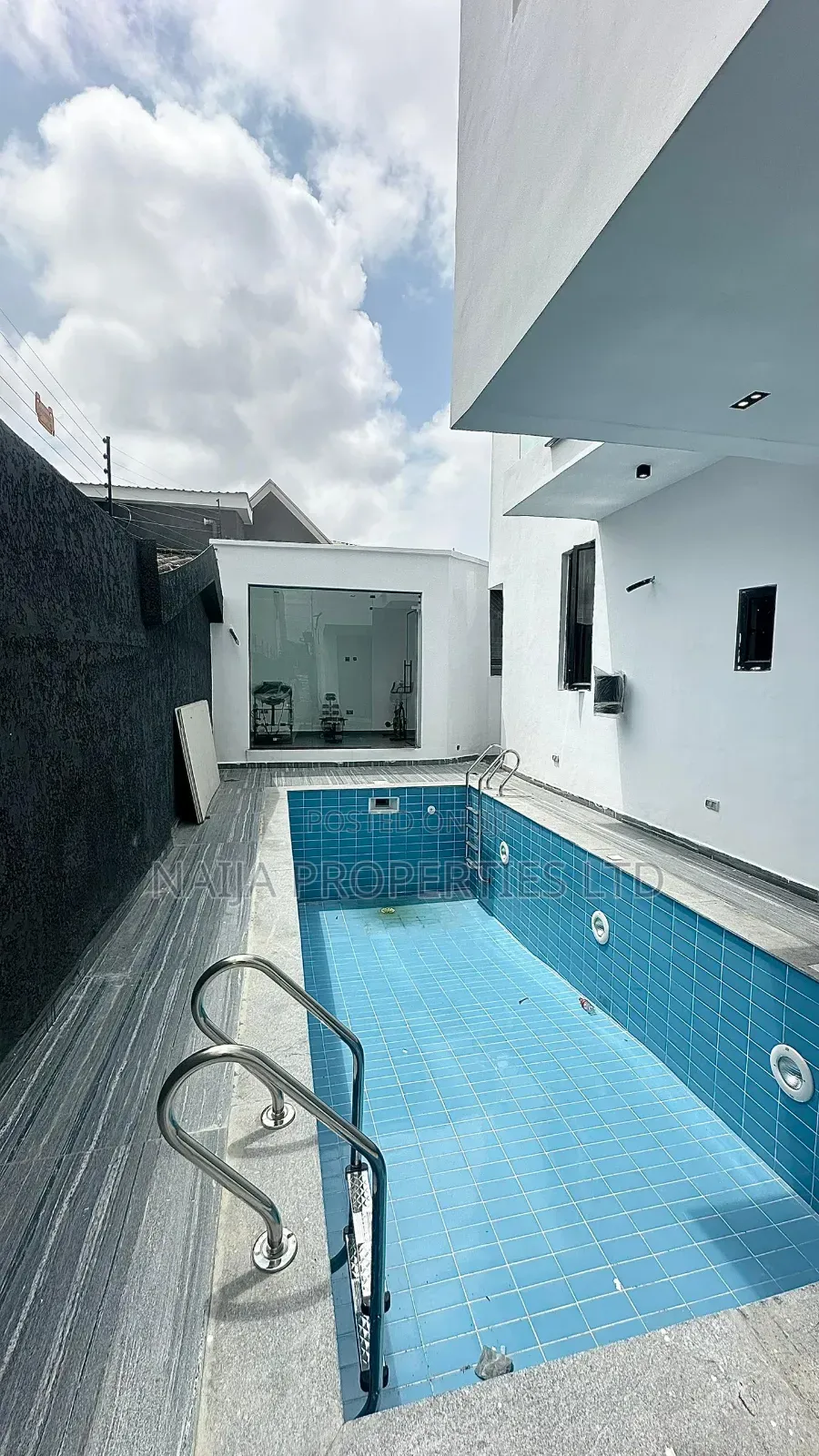 5bdrm Duplex in Lekki Phase 1 for sale in Lekki Phase 1