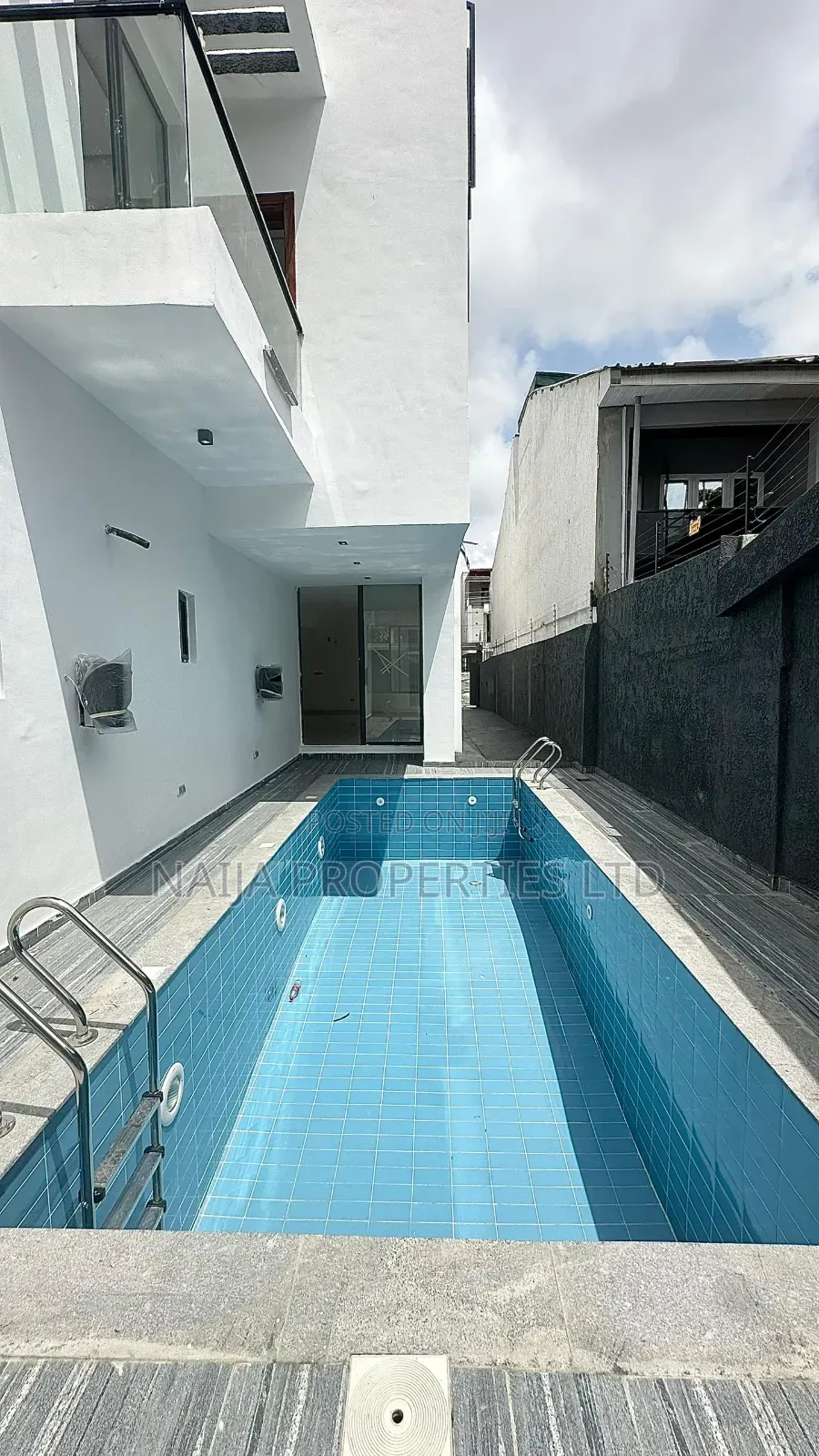 5bdrm Duplex in Lekki Phase 1 for sale in Lekki Phase 1