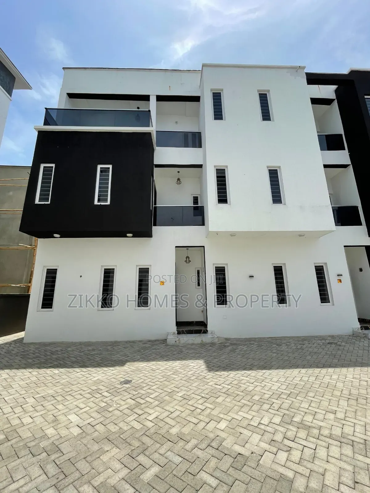 4bdrm Townhouse/Terrace in Mobil Road, Lekki for sale in Lekki