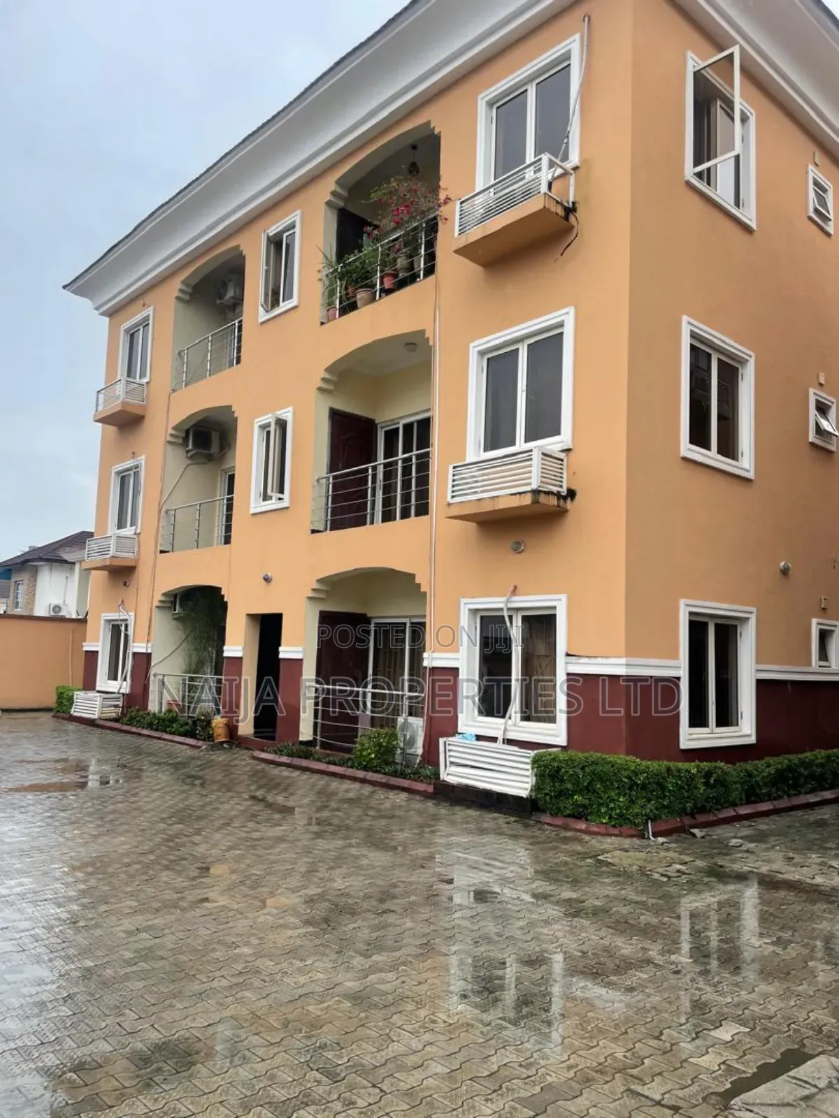 20 Flats at Oniru Estate, Victoria Island for Sale in Victoria Island