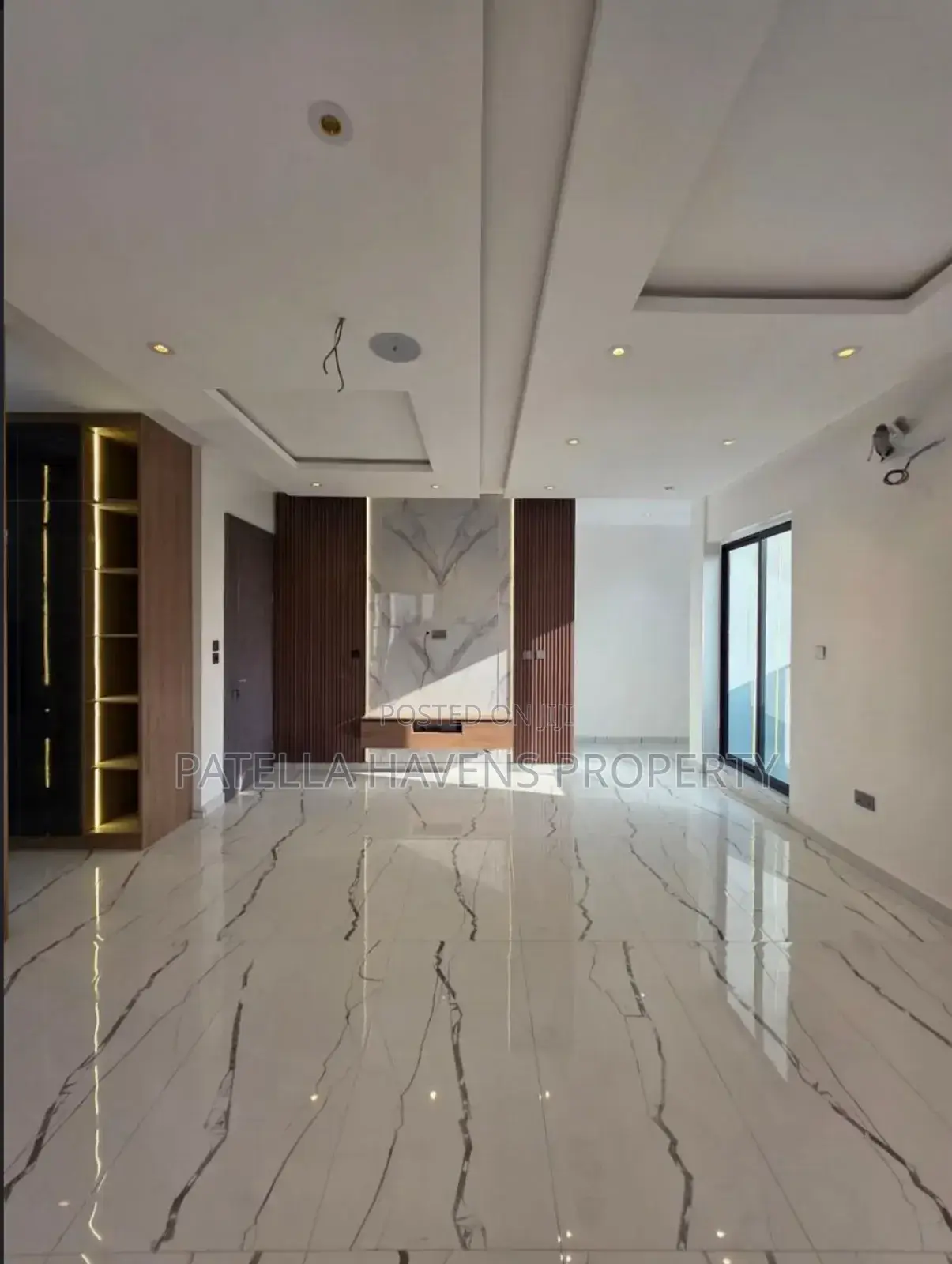 5bdrm Mansion in Royal Garden Estate, Ajah for sale in Ajah
