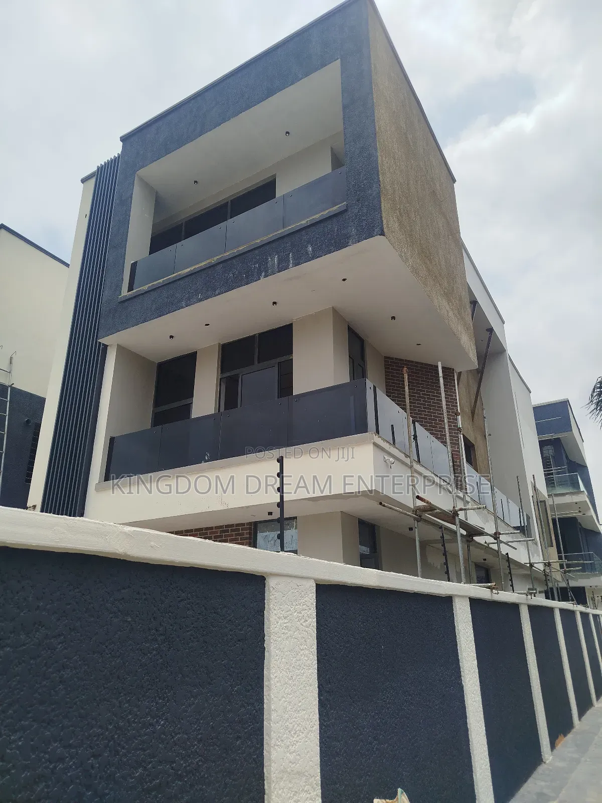 5bdrm House in Omole Phase 1 for sale in Omole Phase 1
