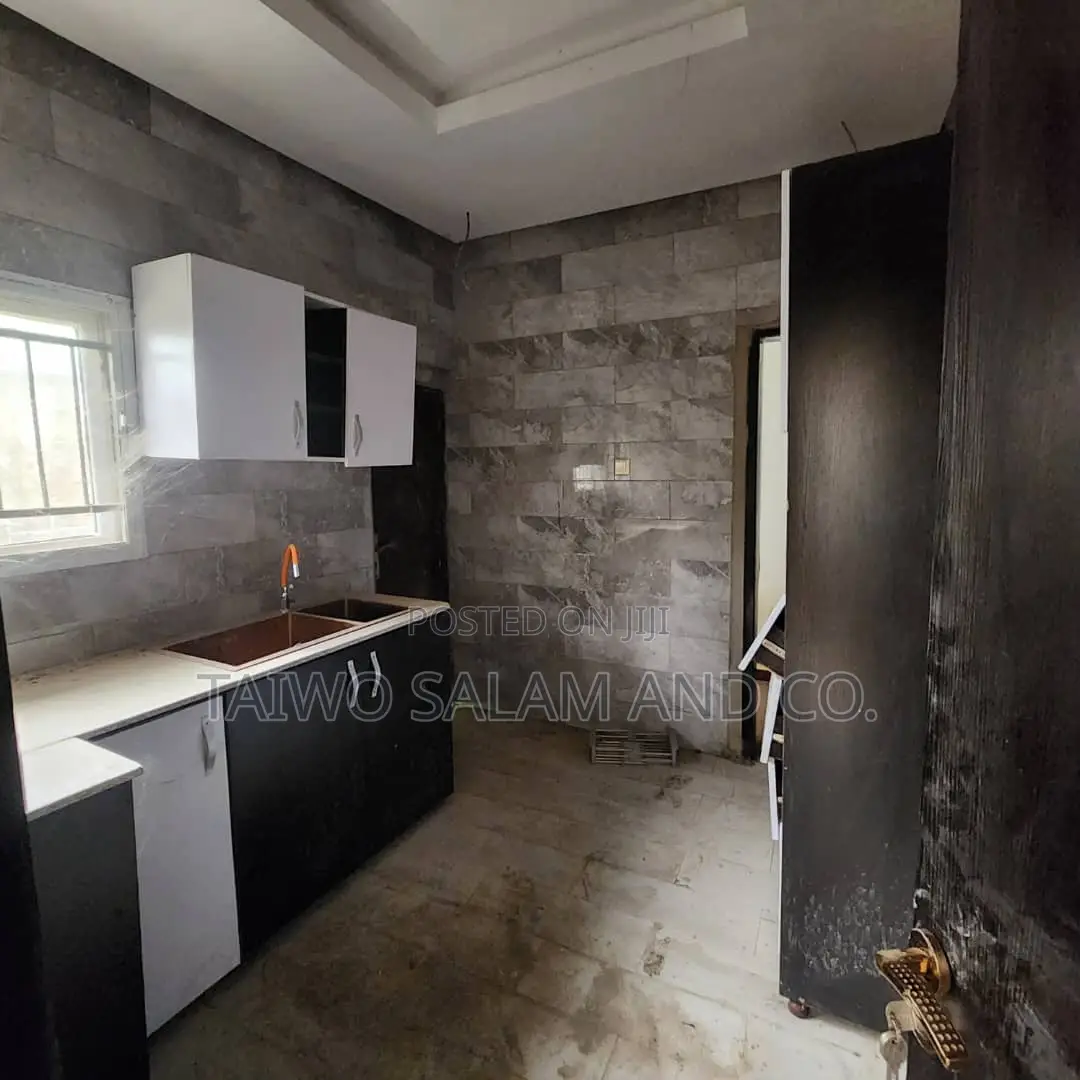 4bdrm Duplex in Akobo for sale in Akobo