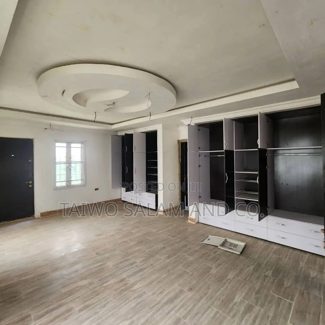 4bdrm Duplex in Akobo for sale in Akobo
