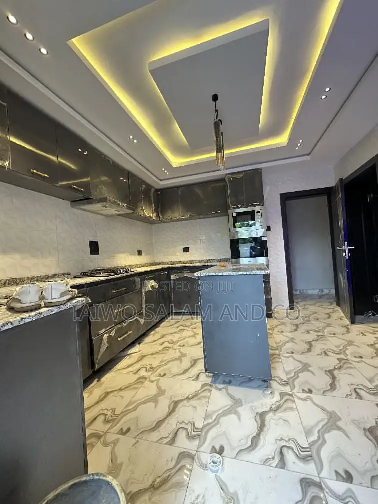4bdrm Duplex in Jericho for sale in Jericho