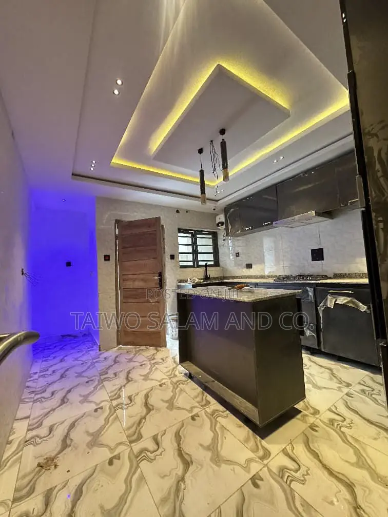 4bdrm Duplex in Jericho for sale in Jericho