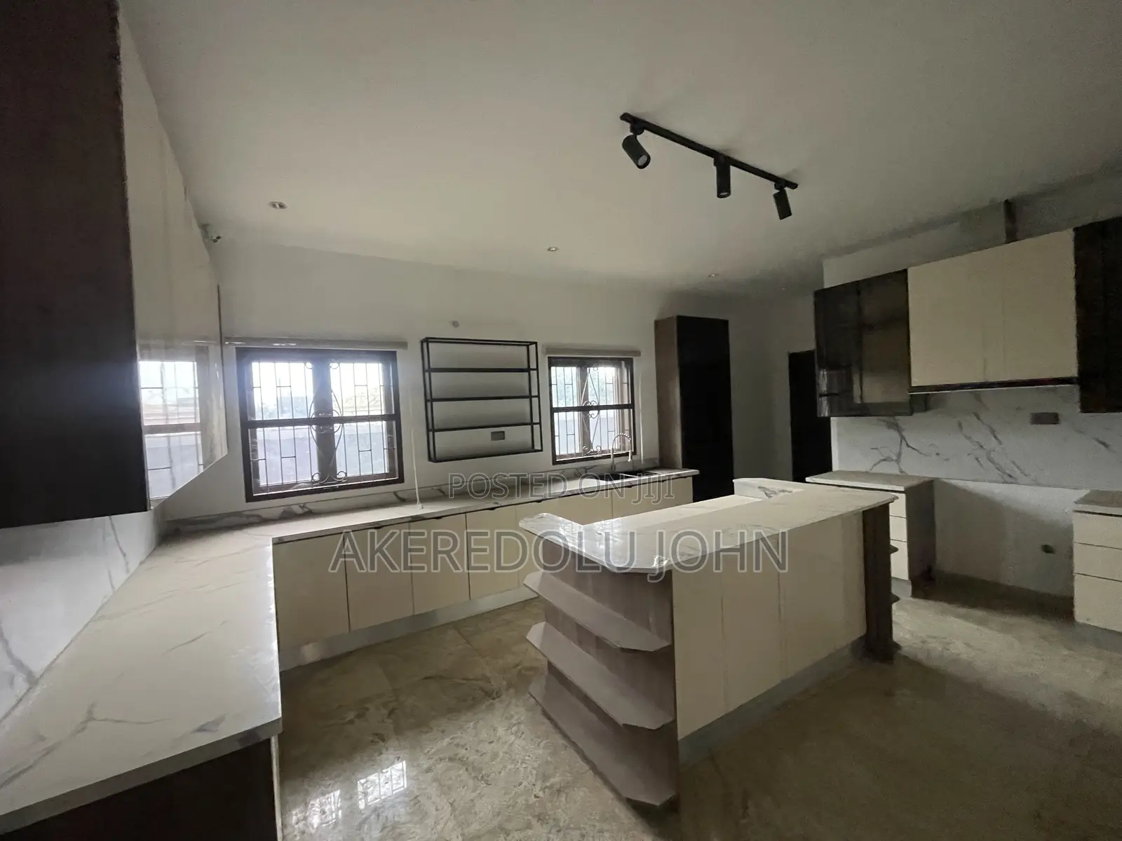 5bdrm Duplex in Jahi for sale in Jahi