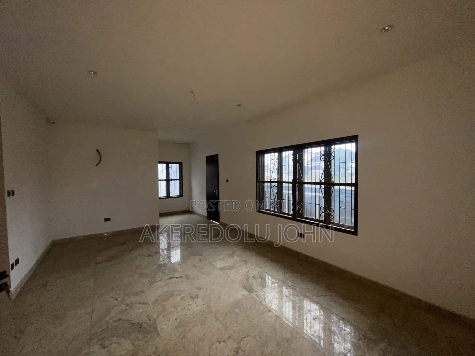 5bdrm Duplex in Jahi for sale in Jahi
