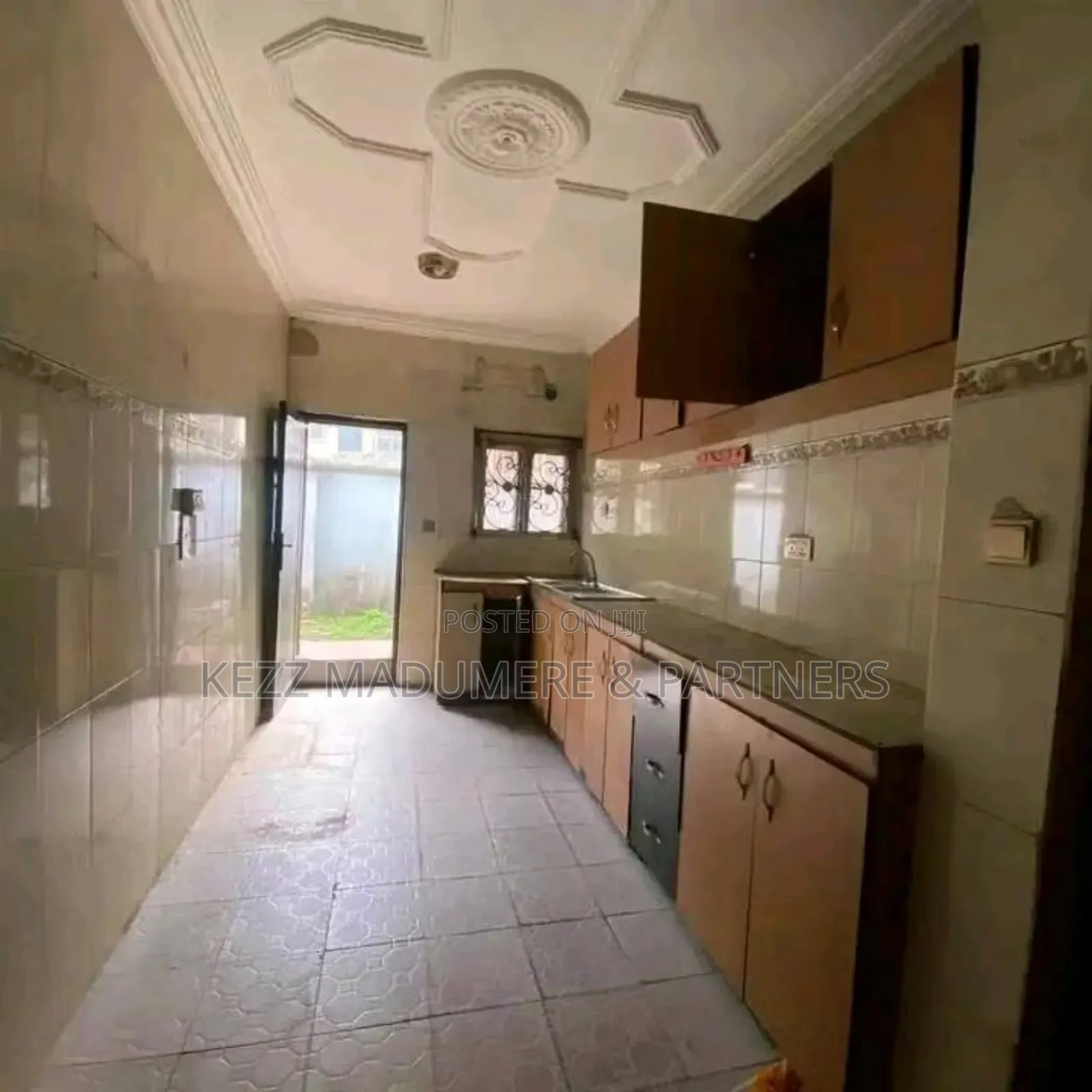 3bdrm Bungalow in Presidential Estate for sale in Port-Harcourt