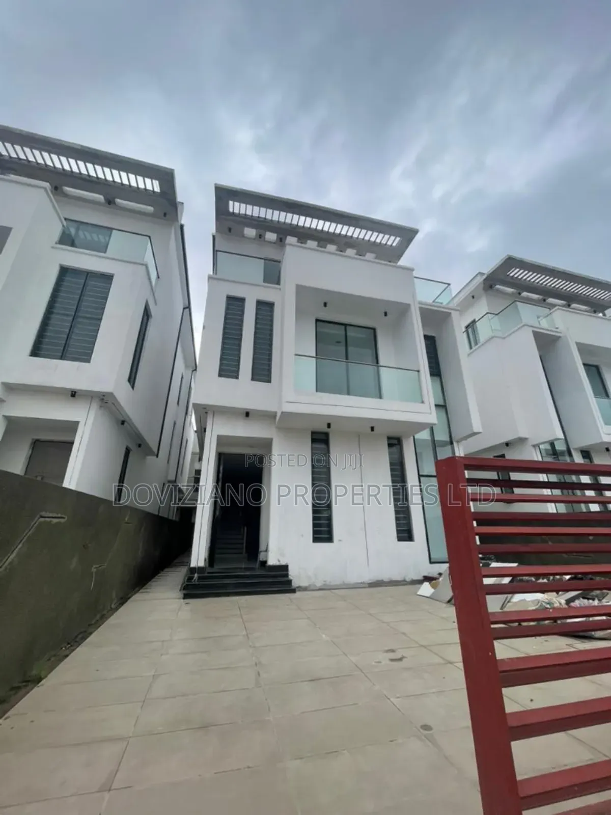 5bdrm Duplex in Chevron for sale in Chevron