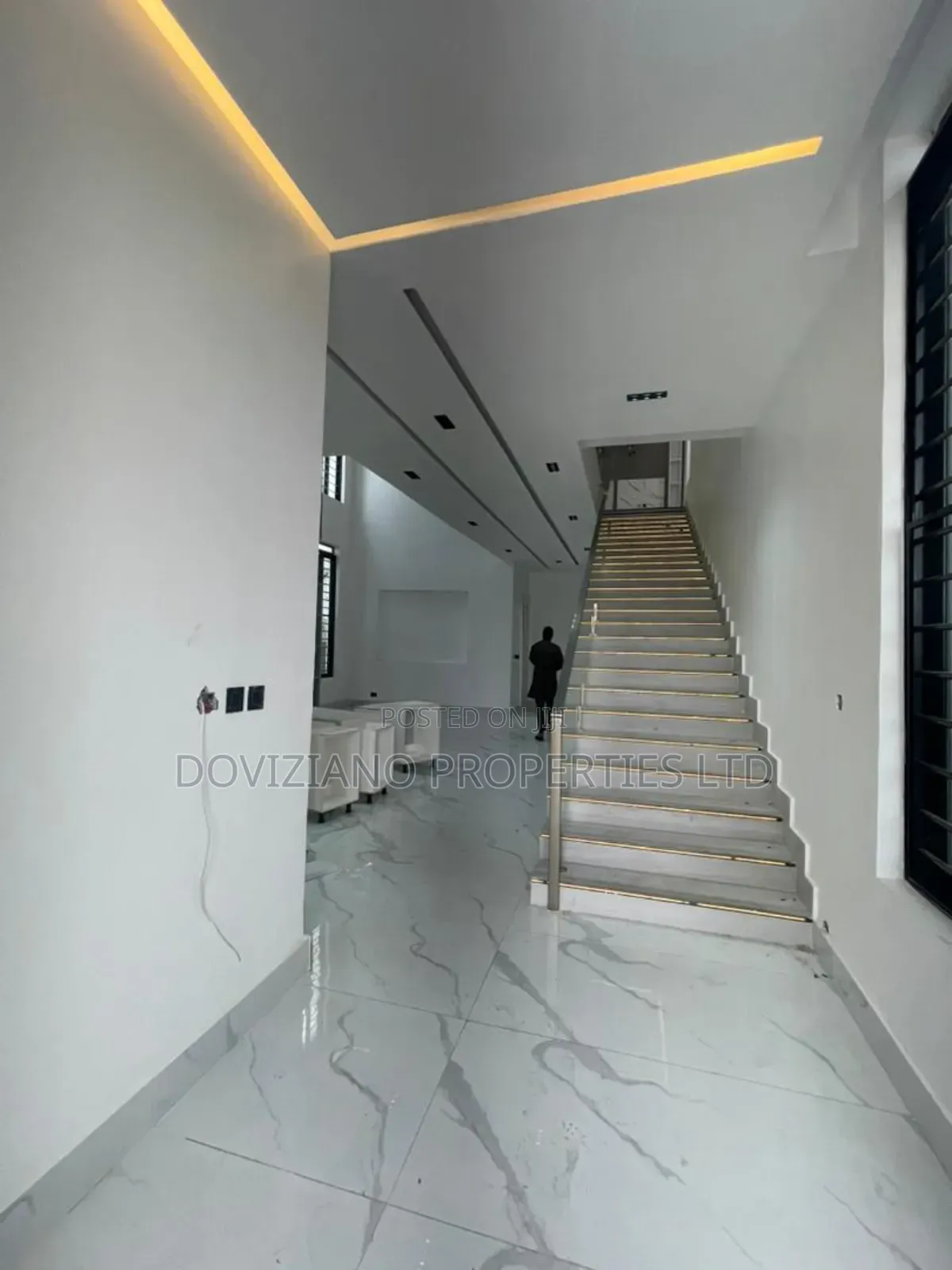 5bdrm Duplex in Chevron for sale in Chevron