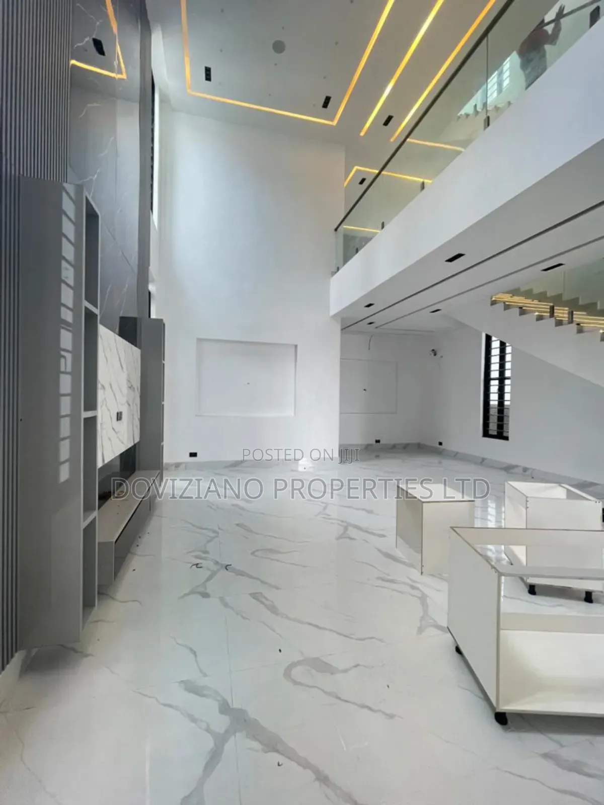 5bdrm Duplex in Chevron for sale in Chevron