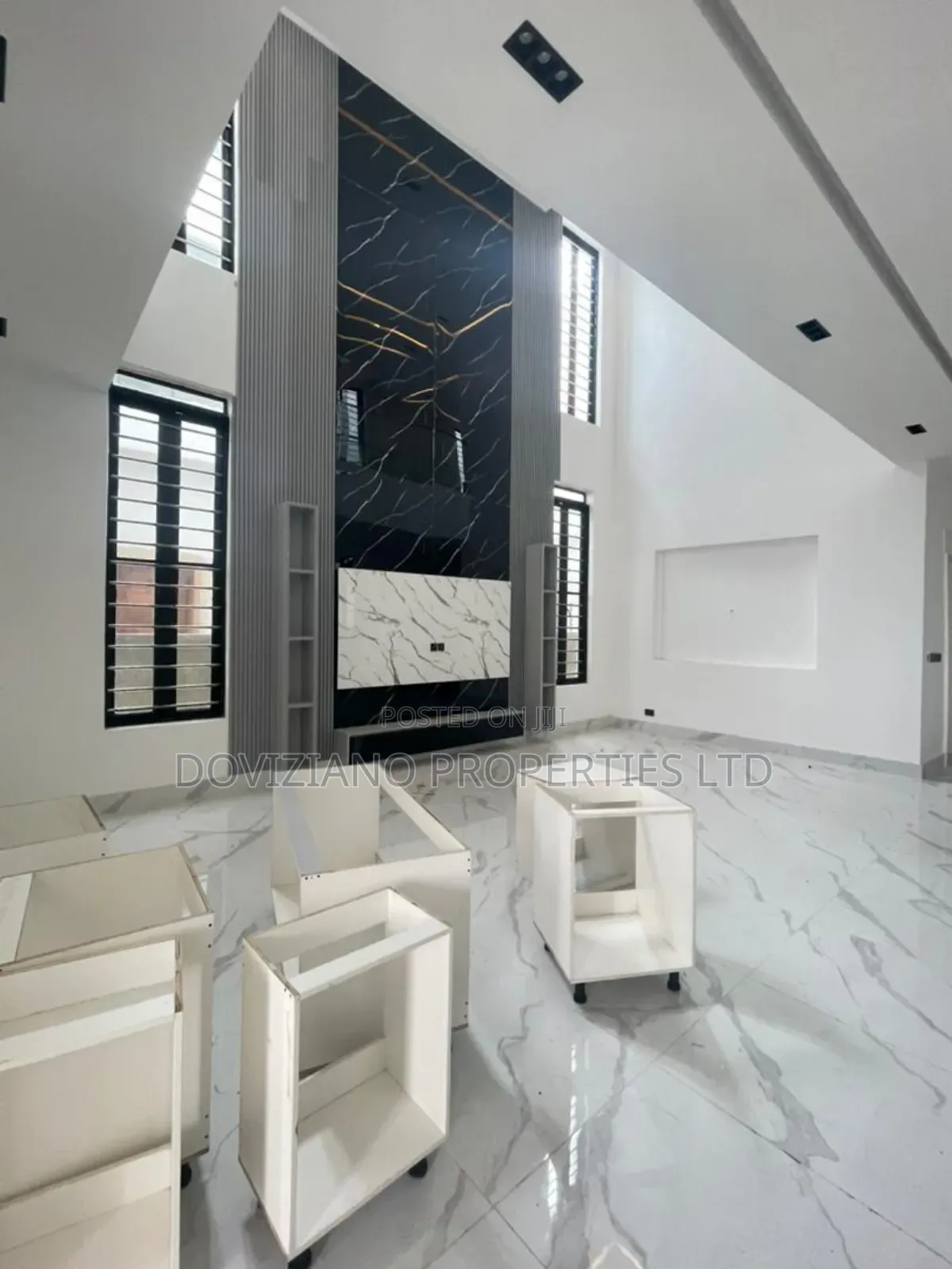 5bdrm Duplex in Chevron for sale in Chevron
