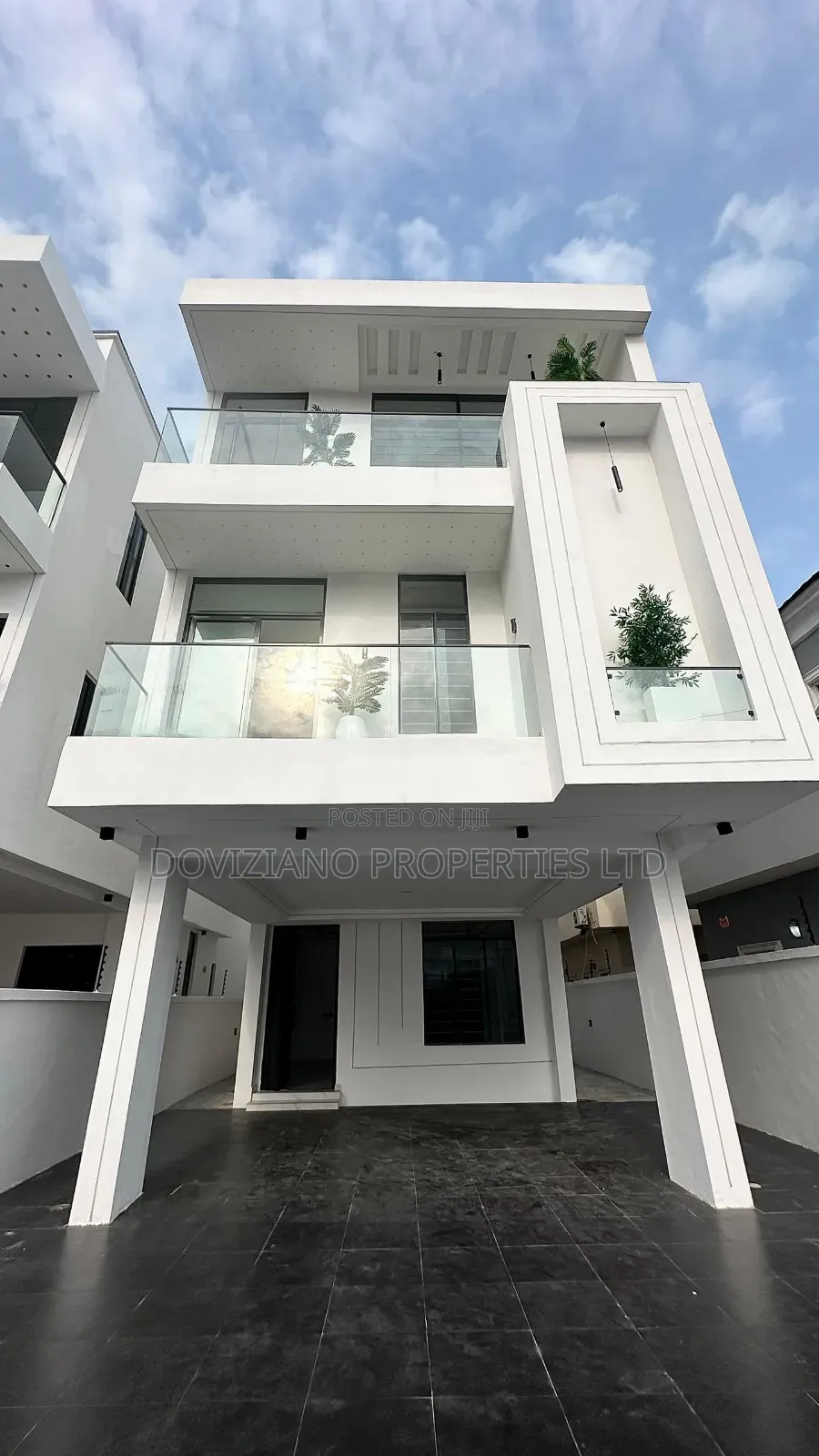 5bdrm Duplex in Chevron for sale in Chevron