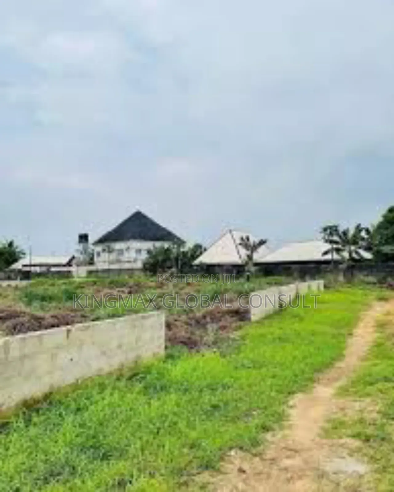 Land for Sale at Dakibiyu by Wuye Plot 592
Size 2,240sqm
C of O in Dakibiyu
