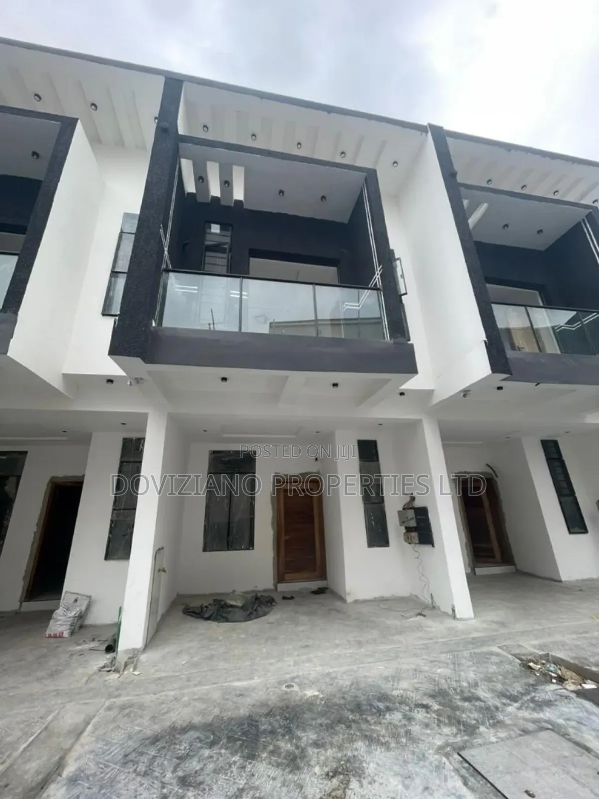 4bdrm Duplex in Chevron for sale in Chevron
