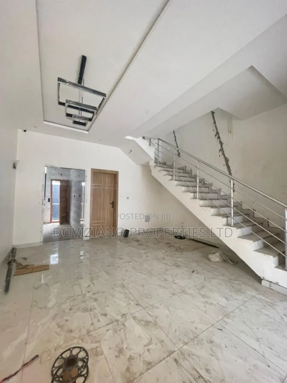 4bdrm Duplex in Chevron for sale in Chevron