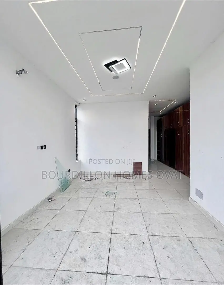 4bdrm Duplex in Ikota for sale in Ikota