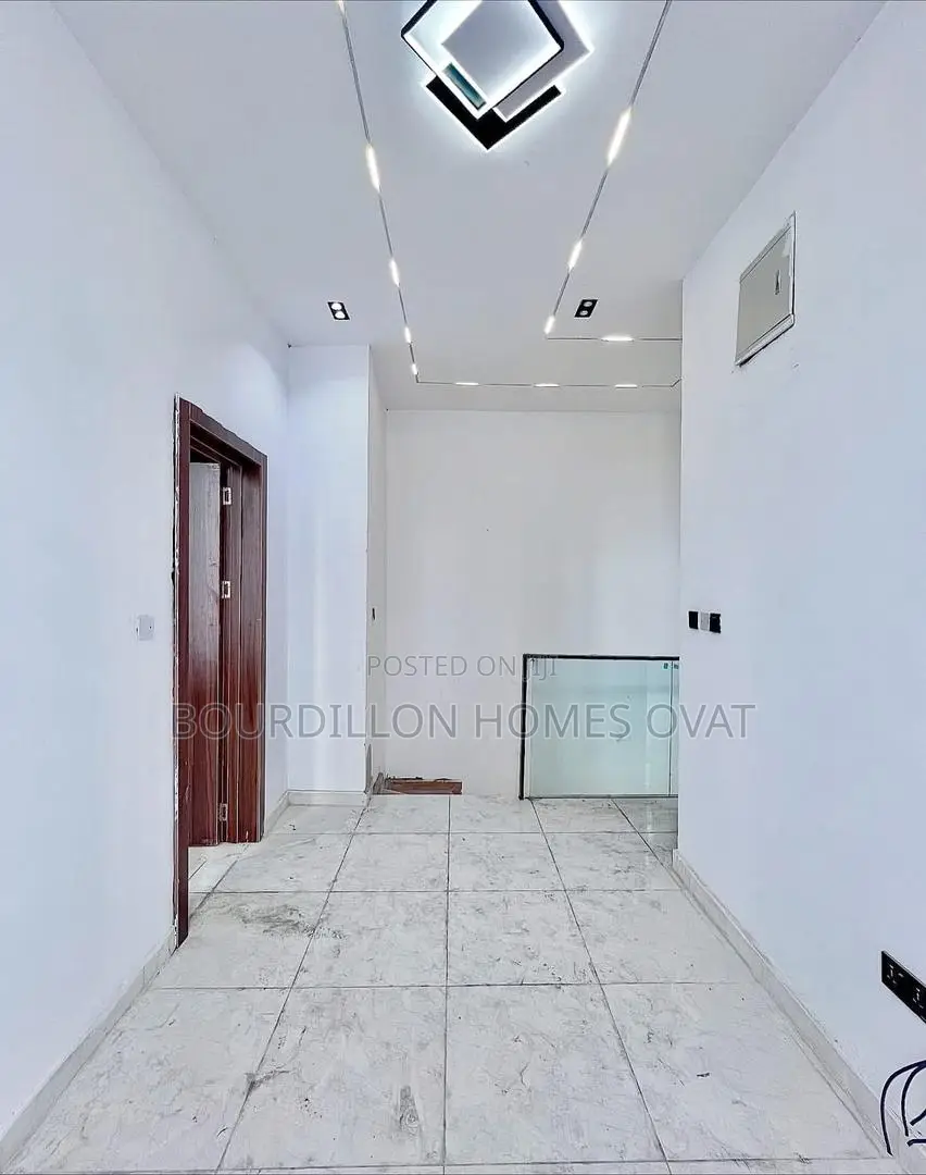 4bdrm Duplex in Ikota for sale in Ikota