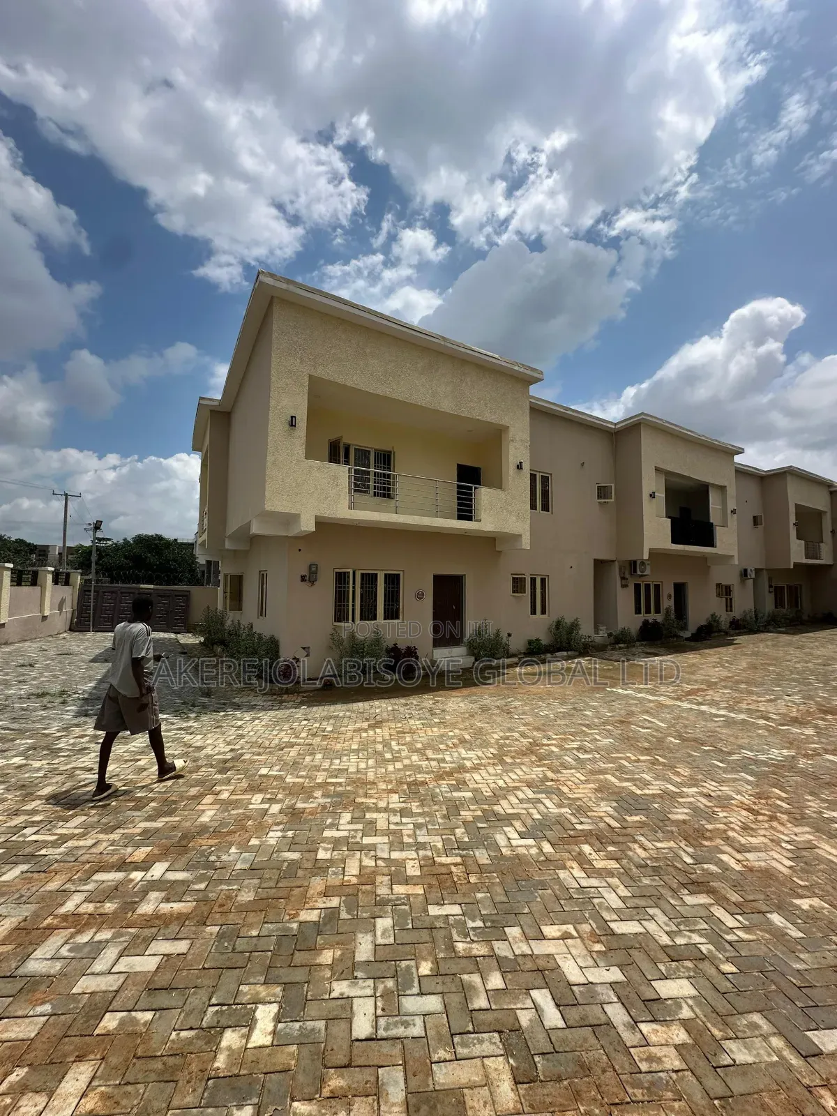 4bdrm Townhouse/Terrace in Lifecamp for sale in Life Camp