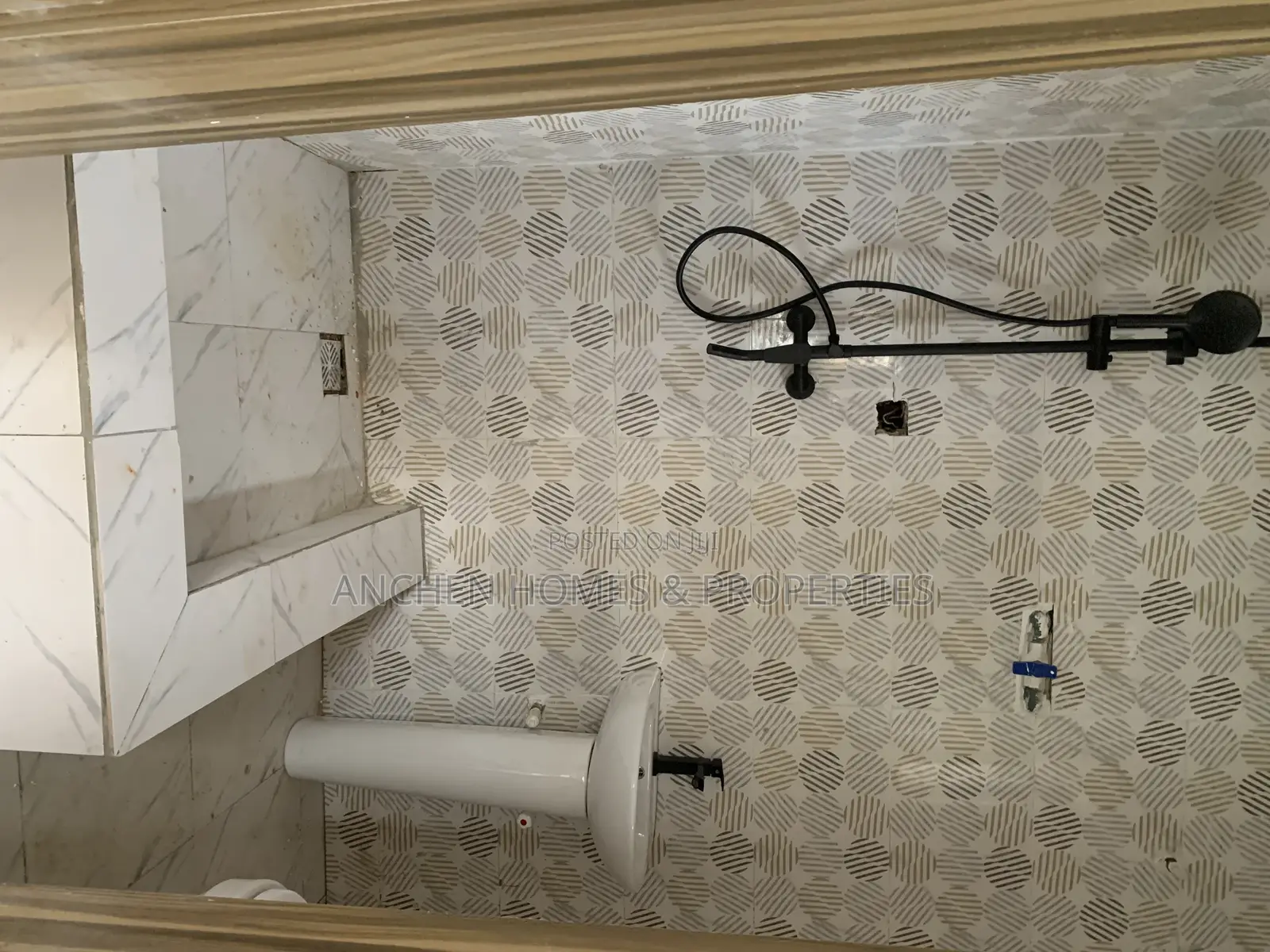 3bdrm Block of Flats in Disney Homes, Lekki for sale in Lekki