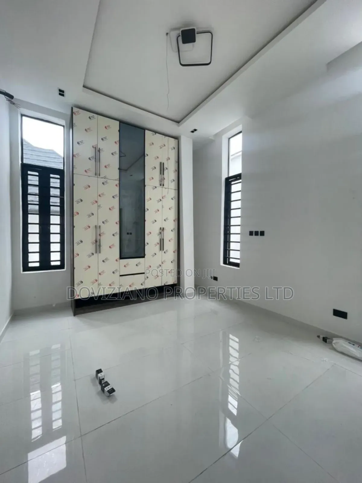 5bdrm Duplex in Chevron for sale in Chevron
