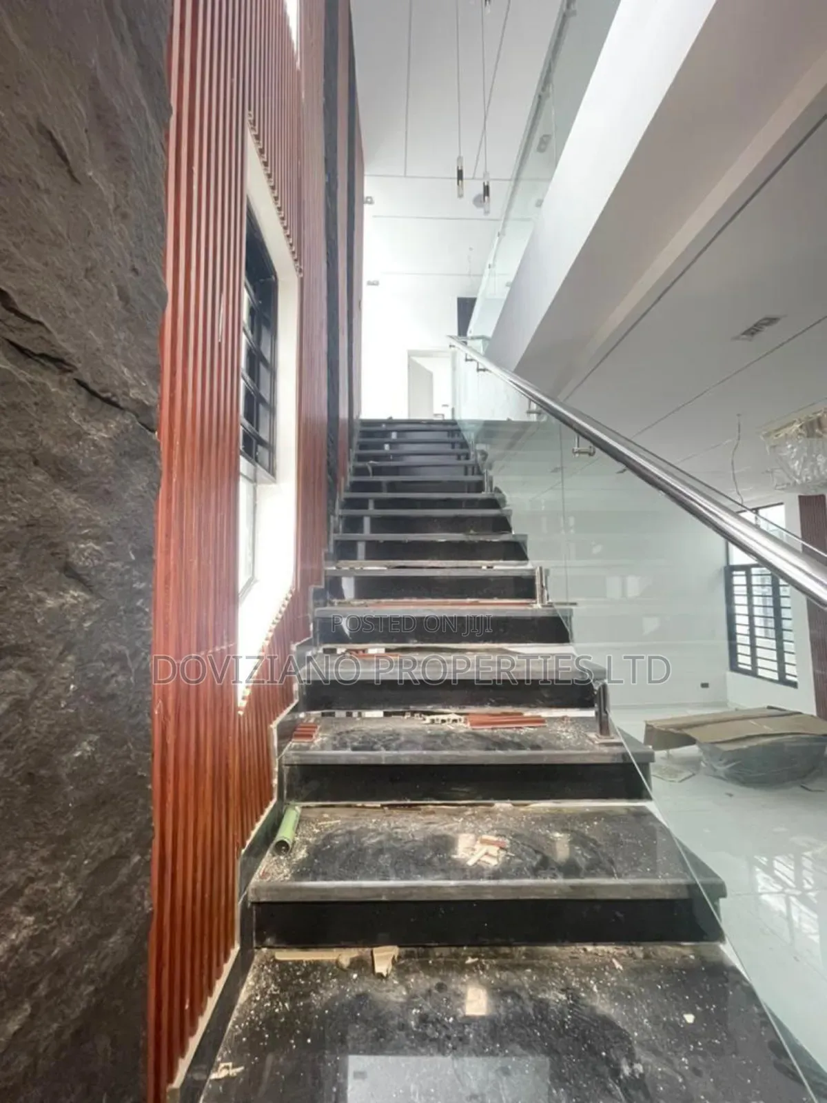 5bdrm Duplex in Chevron for sale in Chevron