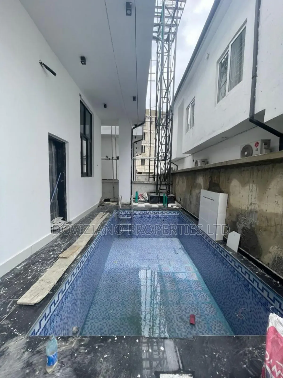 5bdrm Duplex in Chevron for sale in Chevron