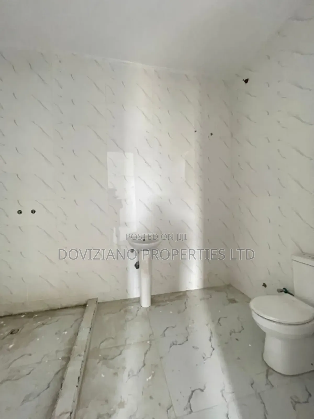 4bdrm Duplex in Chevron for sale in Chevron