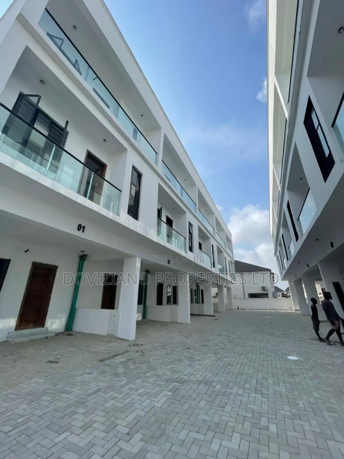 4bdrm Duplex in Chevron for sale in Chevron