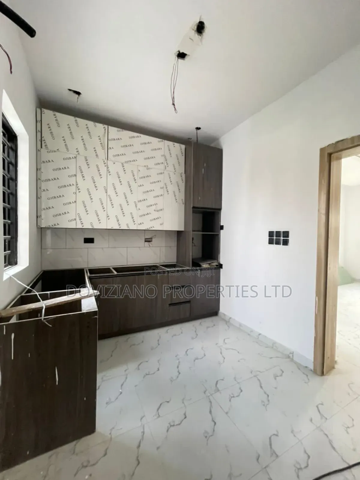 4bdrm Duplex in Chevron for sale in Chevron