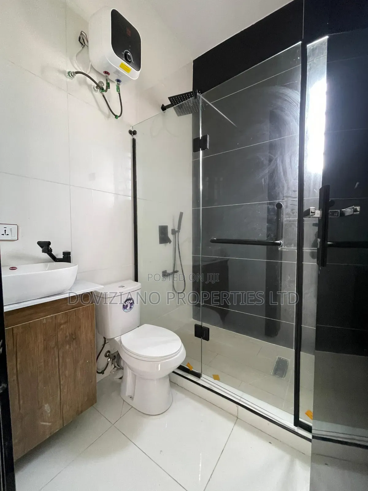 5bdrm Duplex in Chevron for sale in Chevron