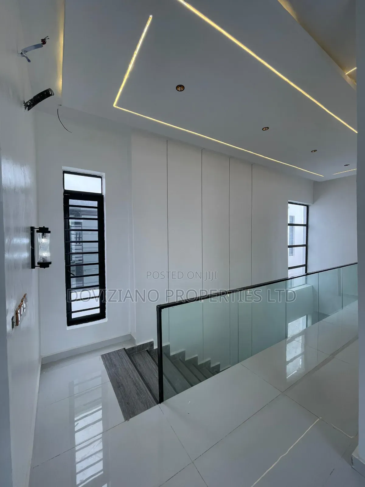 5bdrm Duplex in Chevron for sale in Chevron