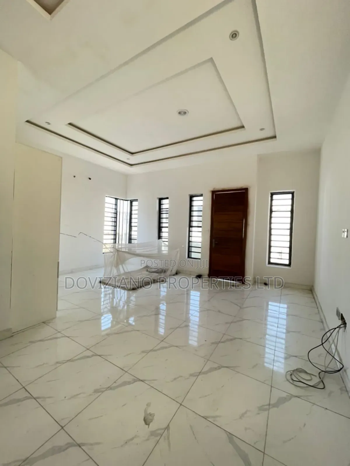 4bdrm Duplex in Ikota for sale in Ikota