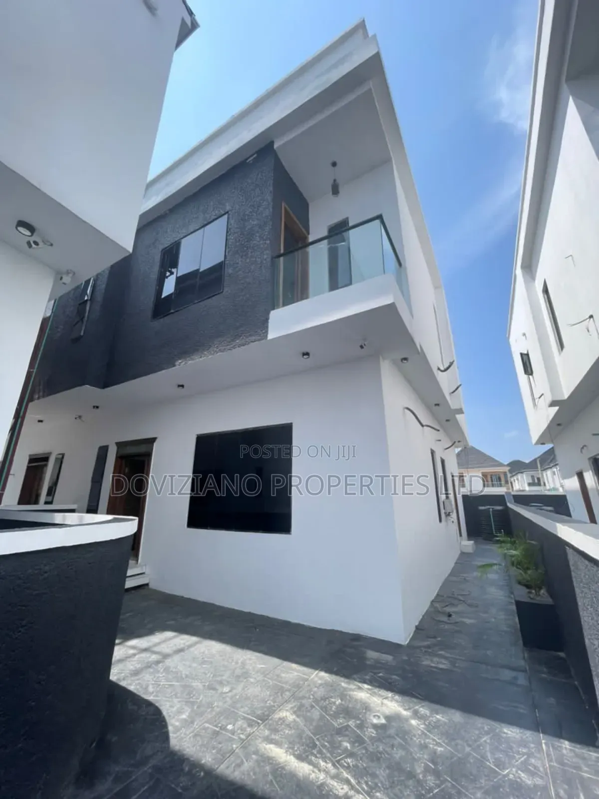 4bdrm Duplex in Chevron for sale in Chevron